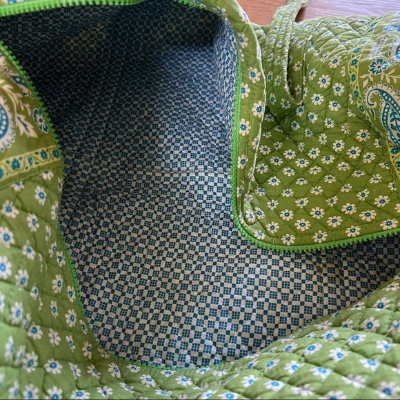 EUC Vera Bradley Large Duffle Bag Apple‎ Green Retired Print - Picture 15 of 16